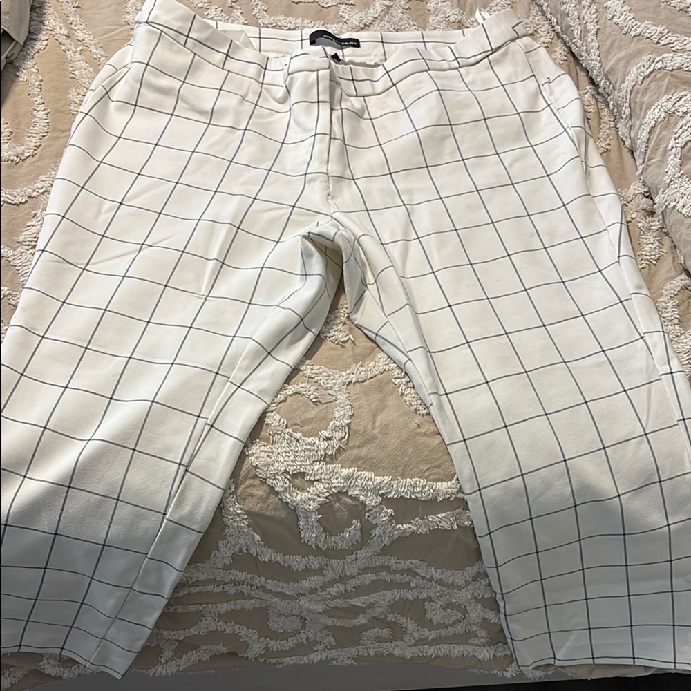 Amanda & Chelsea White Checkered Cropped Pants